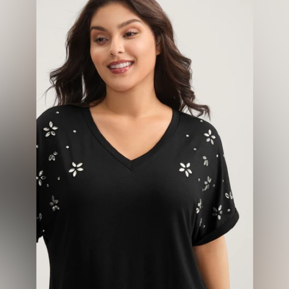 NWT BloomChic Black Tee with White Floral Design Sz 3X